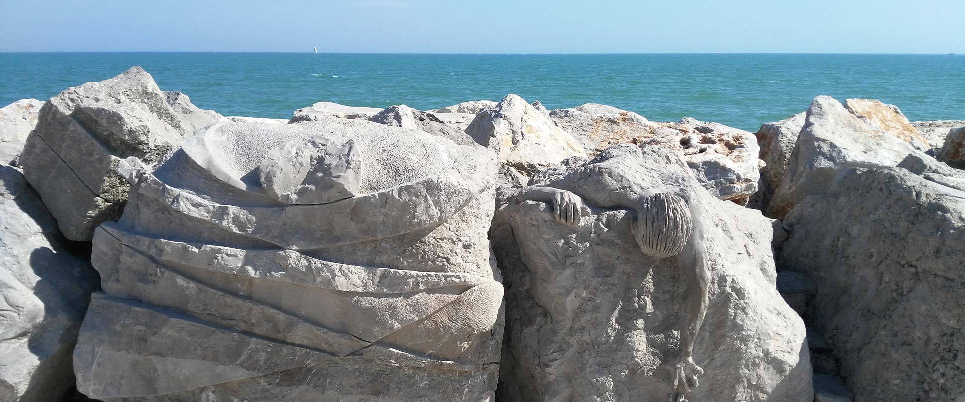 Scogliera Viva Caorle: dove l’arte incontra il mare.